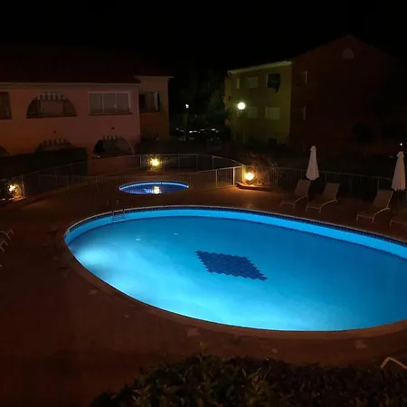 Confortable A Piscine Partagee 27 M² *